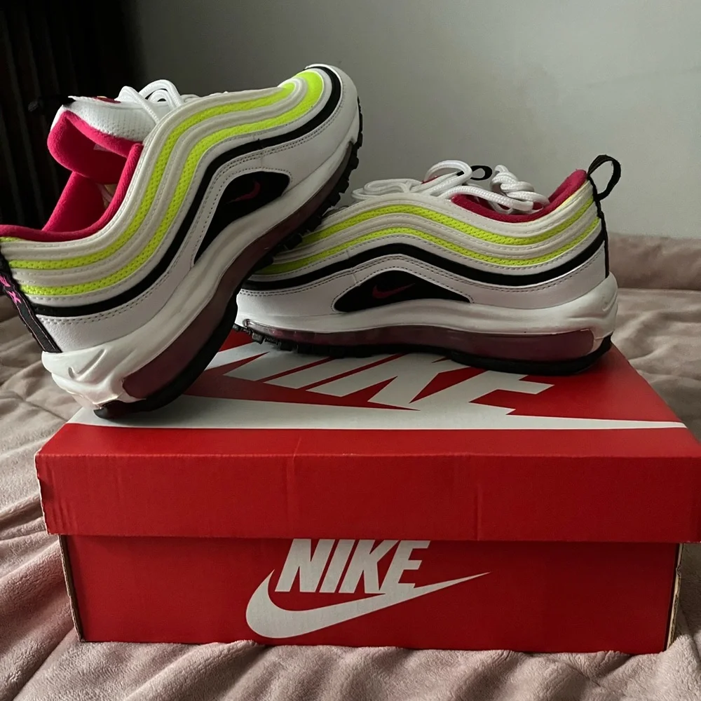 Never worn - Picture 3 of 3
